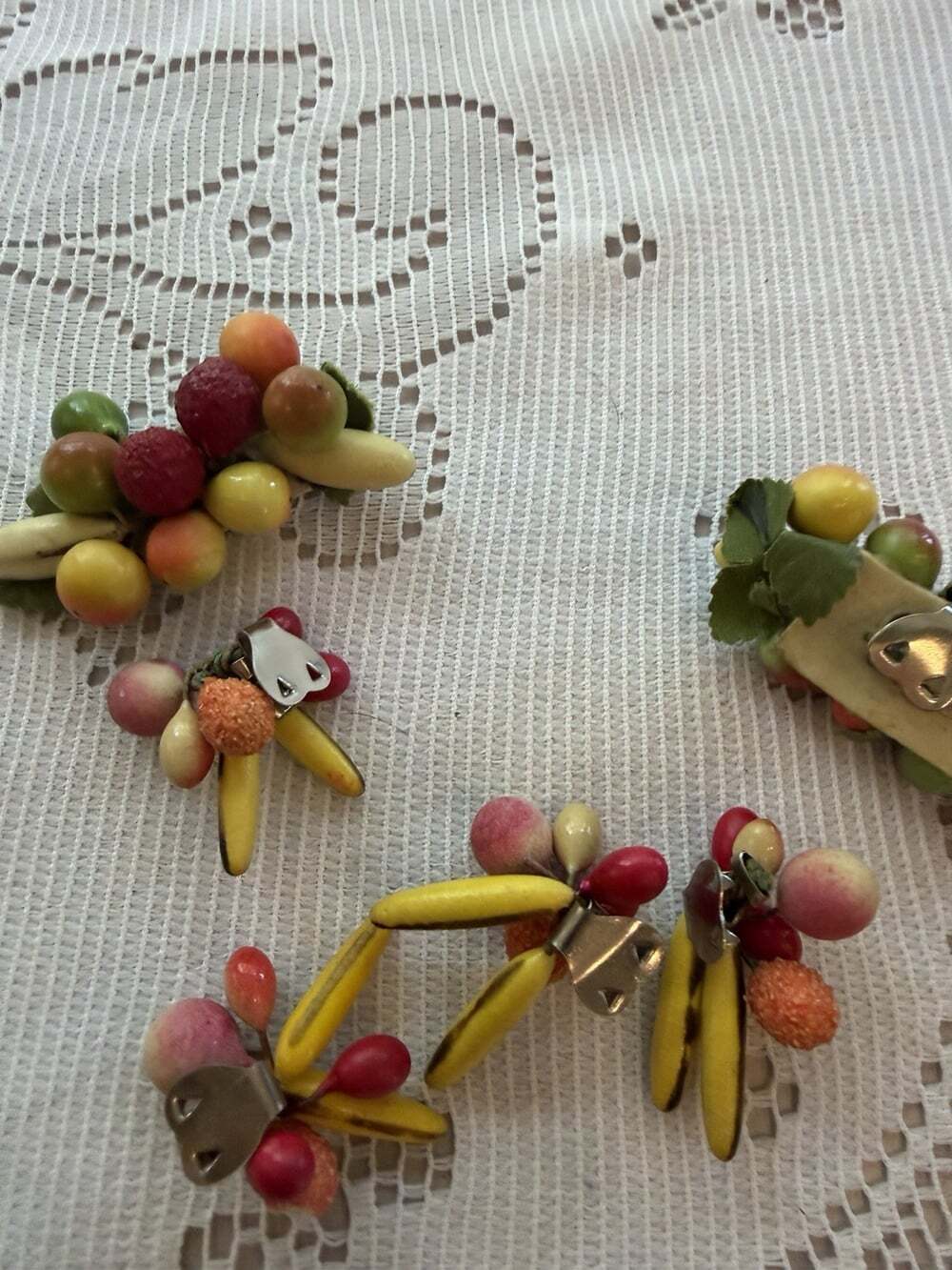 VNTG dipped-foam millinery Fruit Bowl ShoeClips 1940s 4 Sm/2 Large See Pics Flaw - Picture 6 of 8